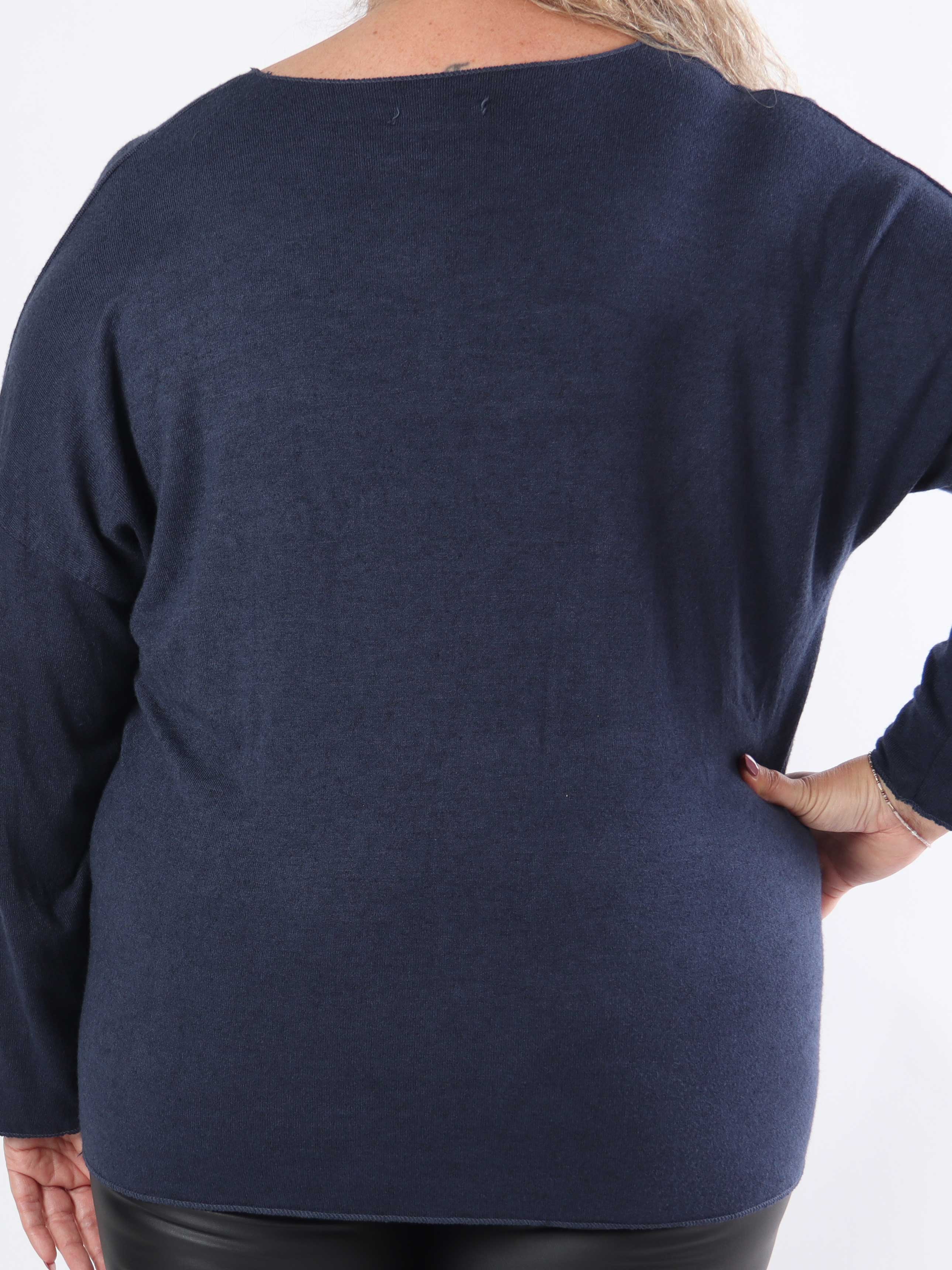 Djamila - Blød plus size bluse i viskose med v-udskæring